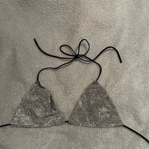 Never worn! Got as gift and never had event to wear it!